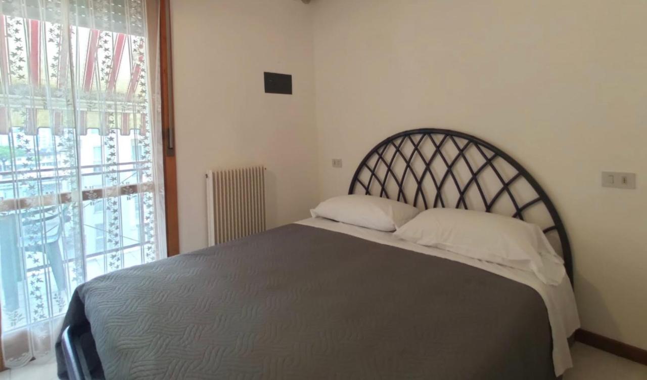 Bafile 18 - Piazza Marconi - - 50 Mt Dal Mare *